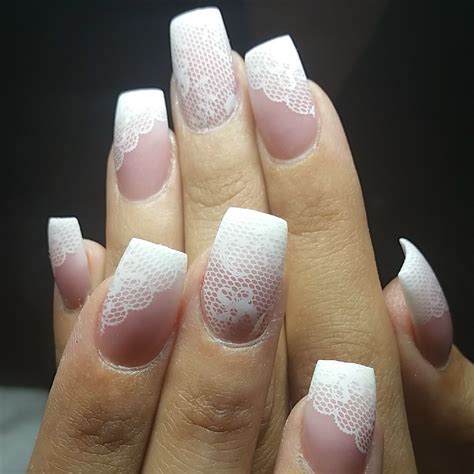 lace design on nails